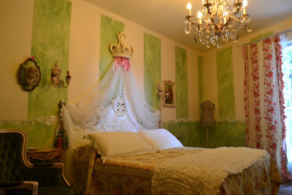 ديسينسانو ديل غاردا La Maison Delle Favole الغرفة الصورة