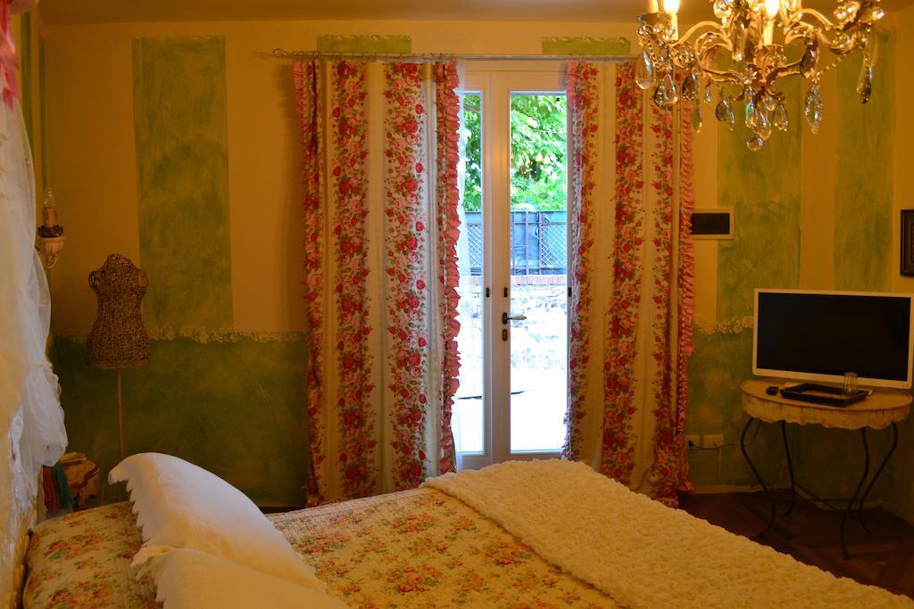 ديسينسانو ديل غاردا La Maison Delle Favole الغرفة الصورة