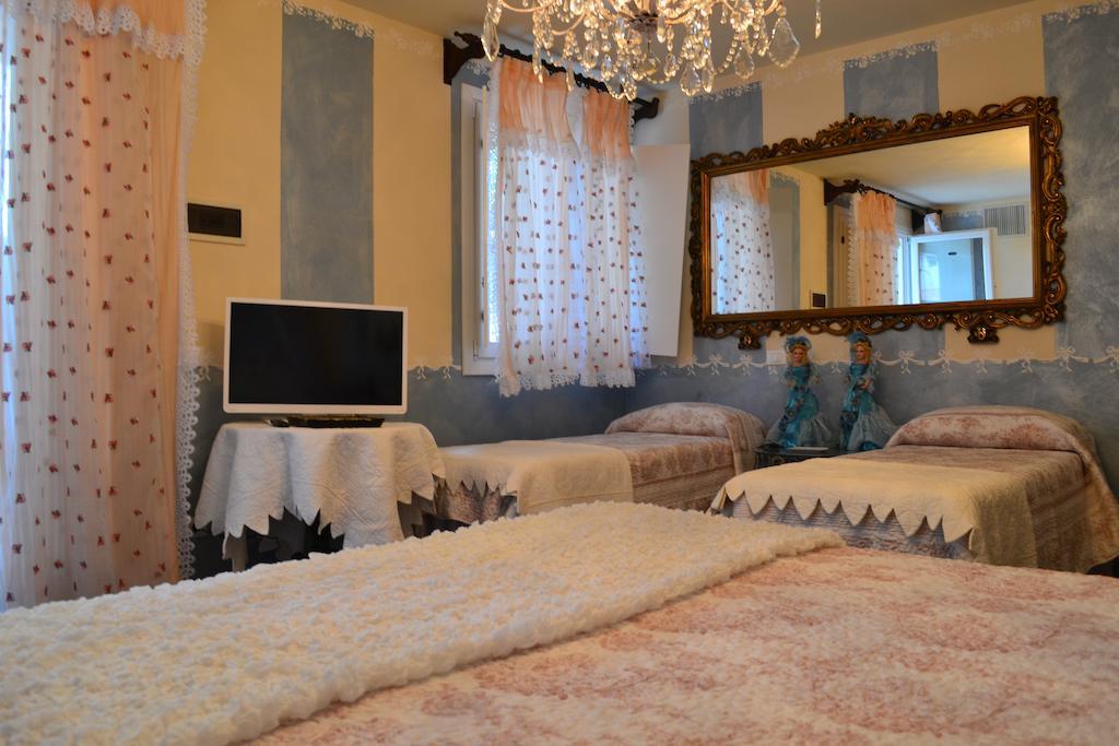 ديسينسانو ديل غاردا La Maison Delle Favole الغرفة الصورة